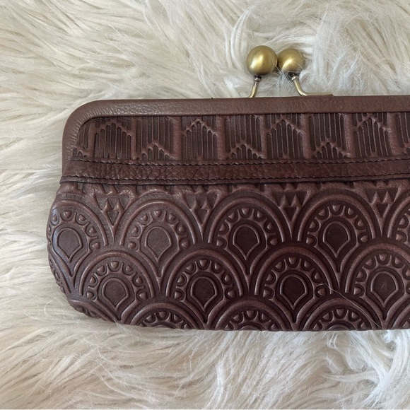 Fossil 90s/Y2k Dark Chocolate Leather Embossed Kiss-Lock Wristlet/Clutch 🤎🗝️